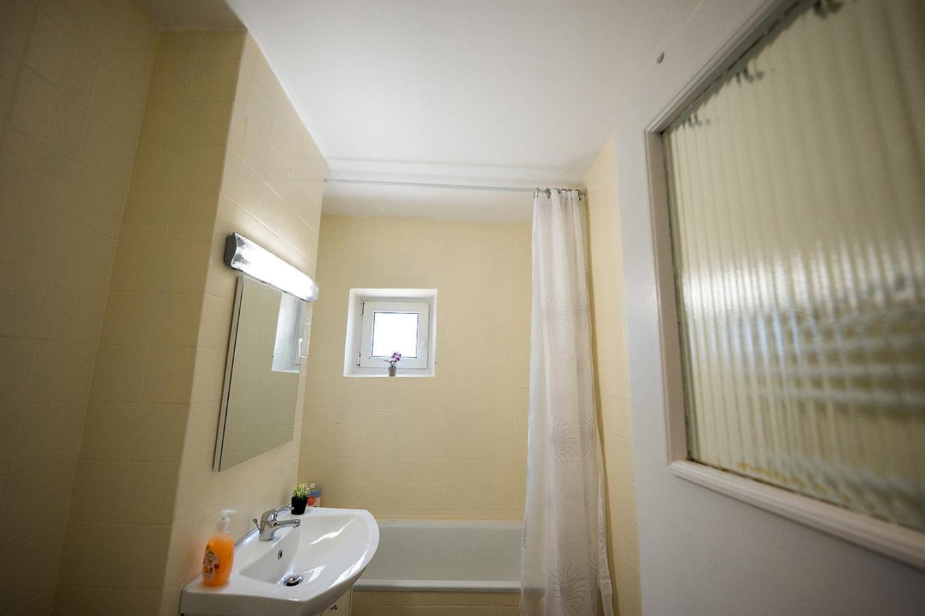 Aurel Vlaicu Apartment- Gara Braşov Buitenkant foto